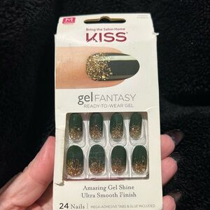 KISS Gel Fantasy Nails - Green with Gold Glitter